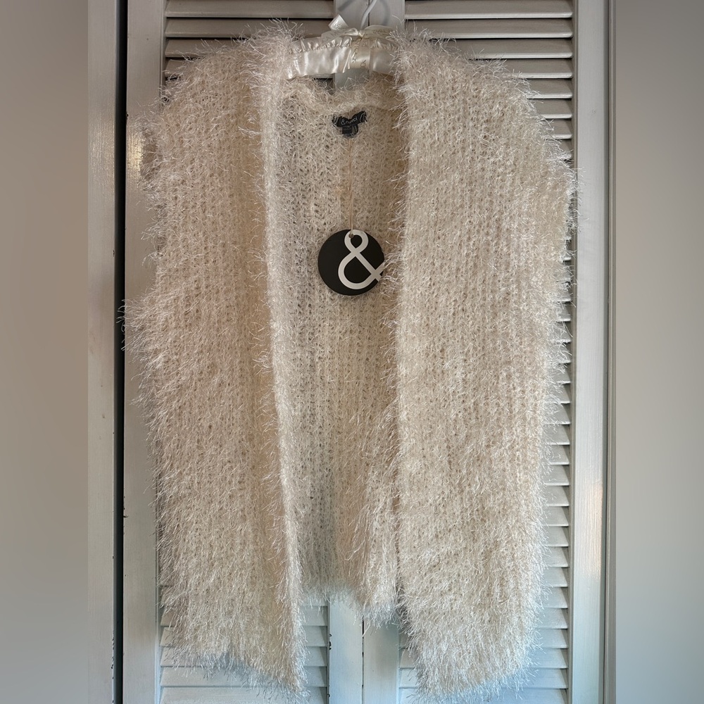 NWT &Merci Eyelash Fringe White Sweater Vest M